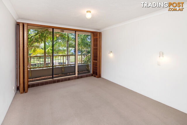 2/240 Marine Parade LABRADOR QLD 4215