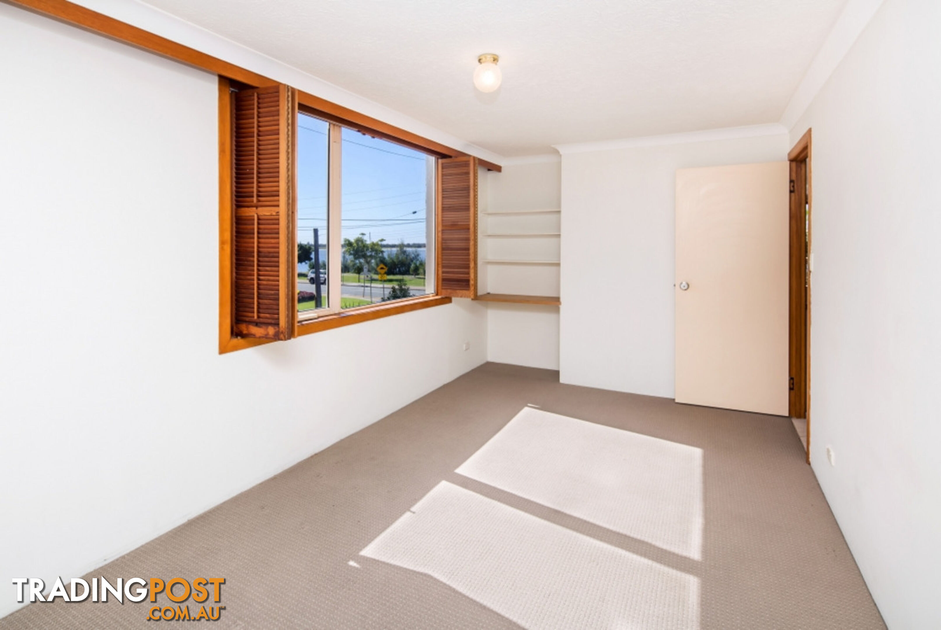 2/240 Marine Parade LABRADOR QLD 4215