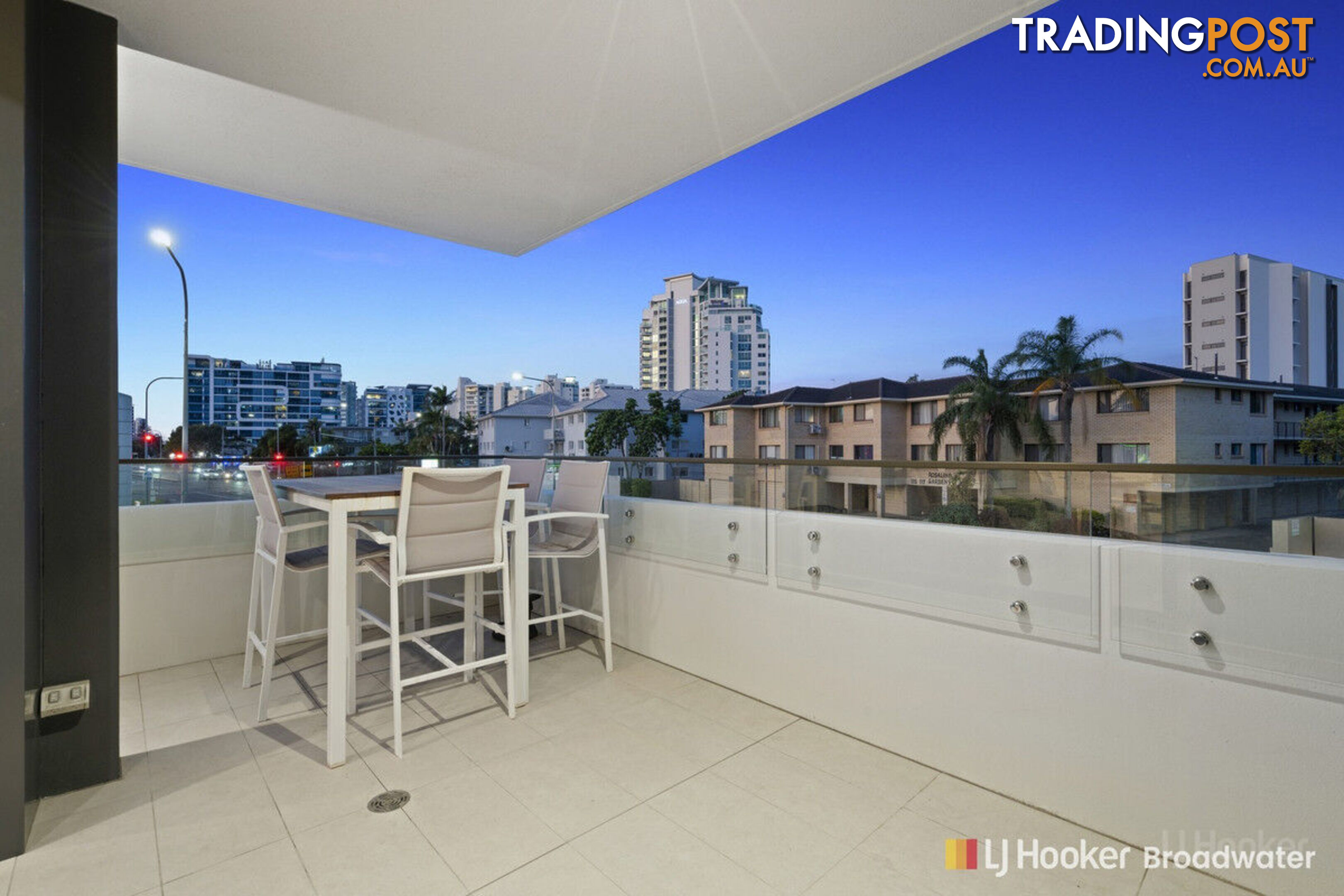 204/110 Frank Street LABRADOR QLD 4215