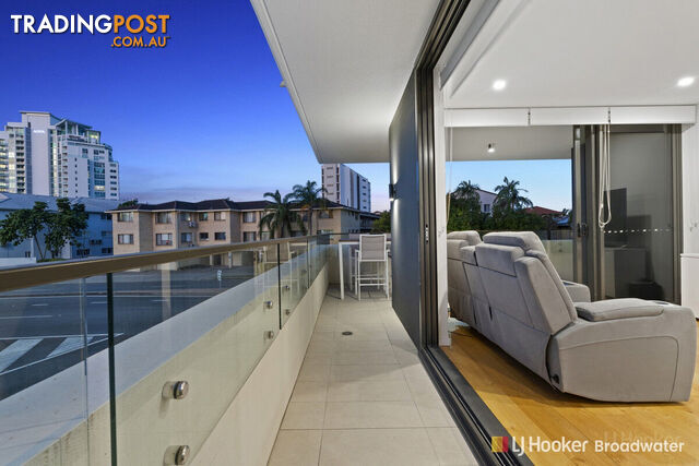 204/110 Frank Street LABRADOR QLD 4215