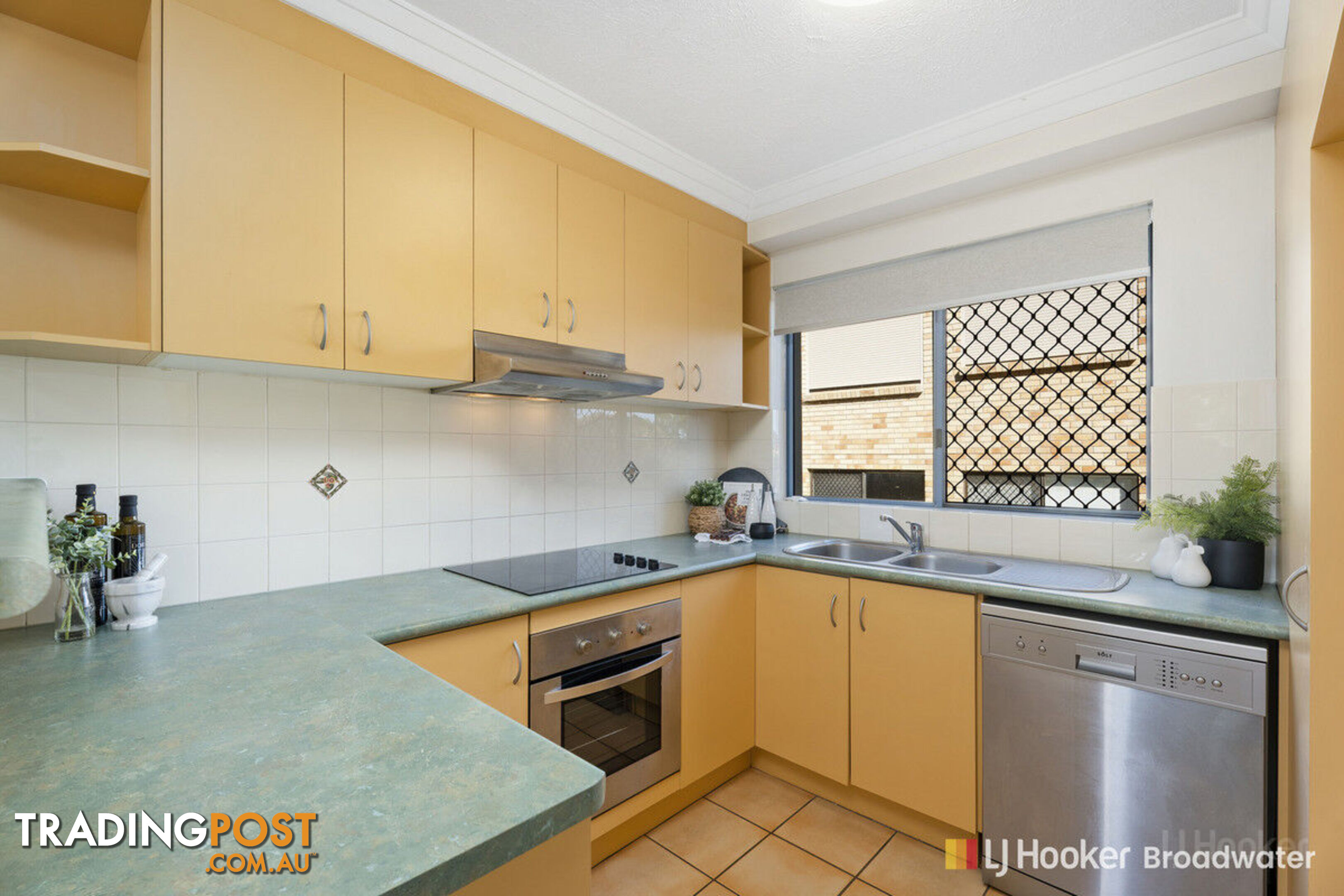 9/89 Frank Street LABRADOR QLD 4215