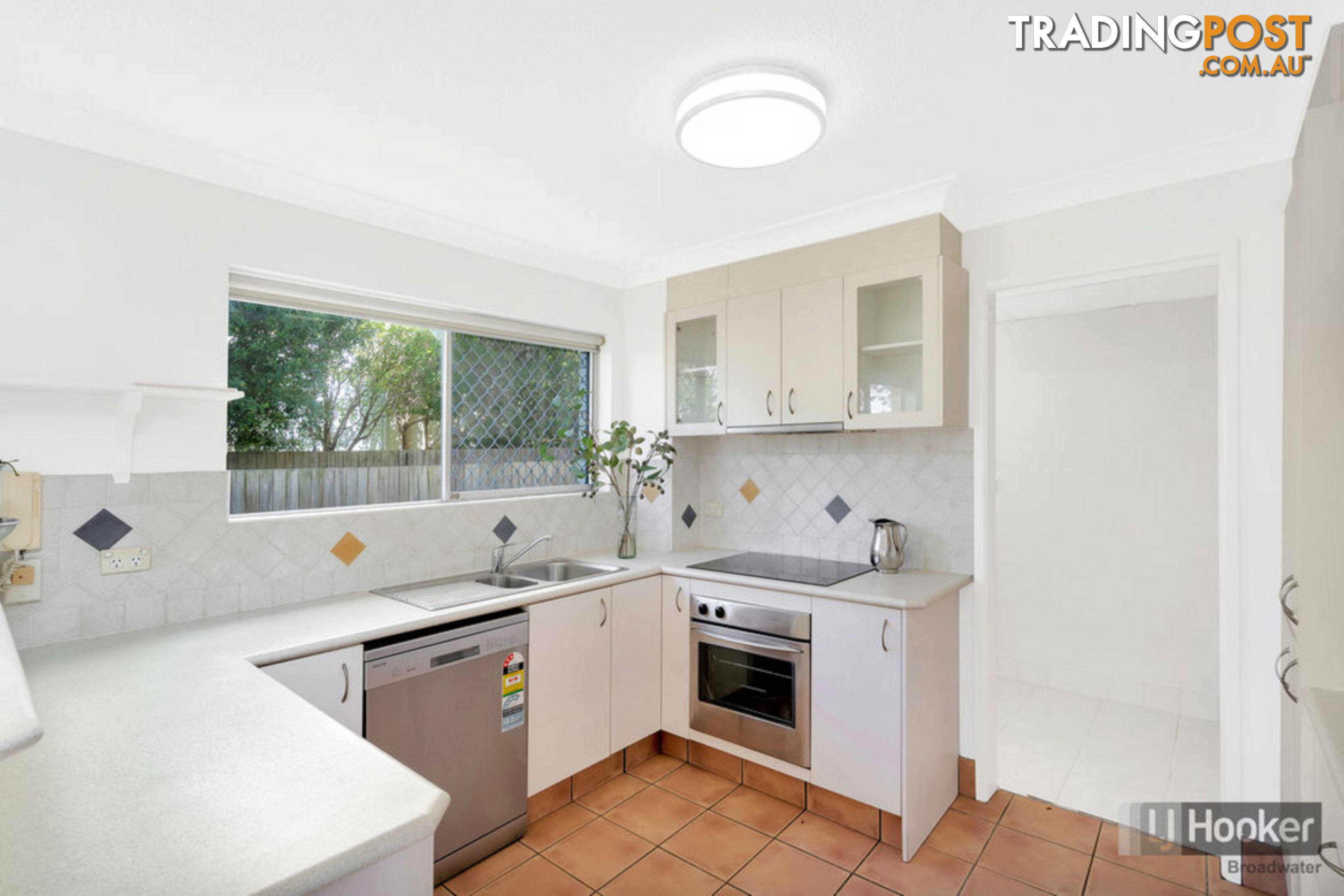 1/216 Marine Parade LABRADOR QLD 4215