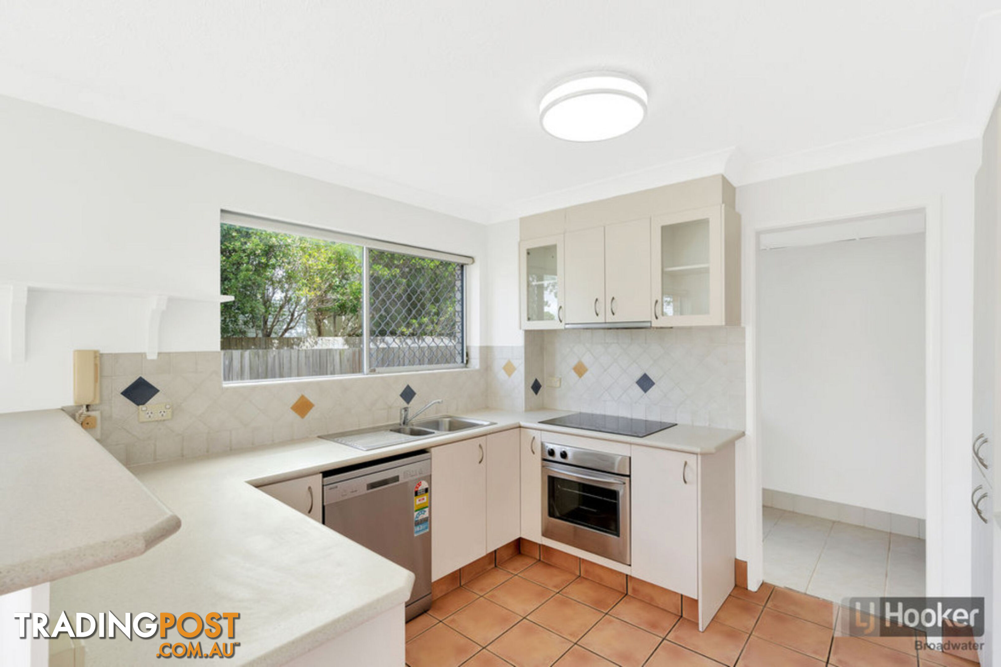 1/216 Marine Parade LABRADOR QLD 4215