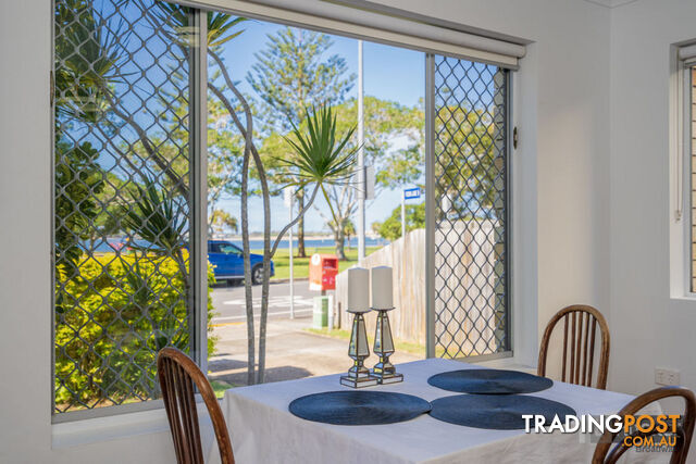 1/216 Marine Parade LABRADOR QLD 4215