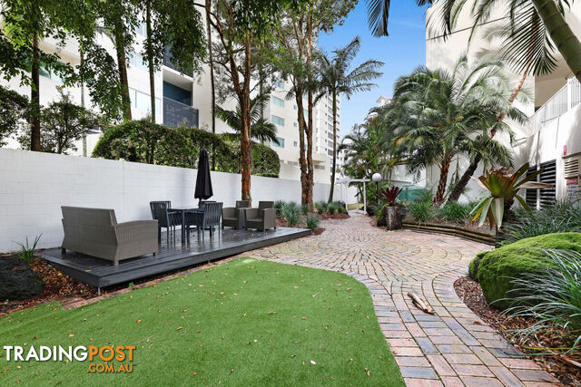 804/41 Labrador Street LABRADOR QLD 4215