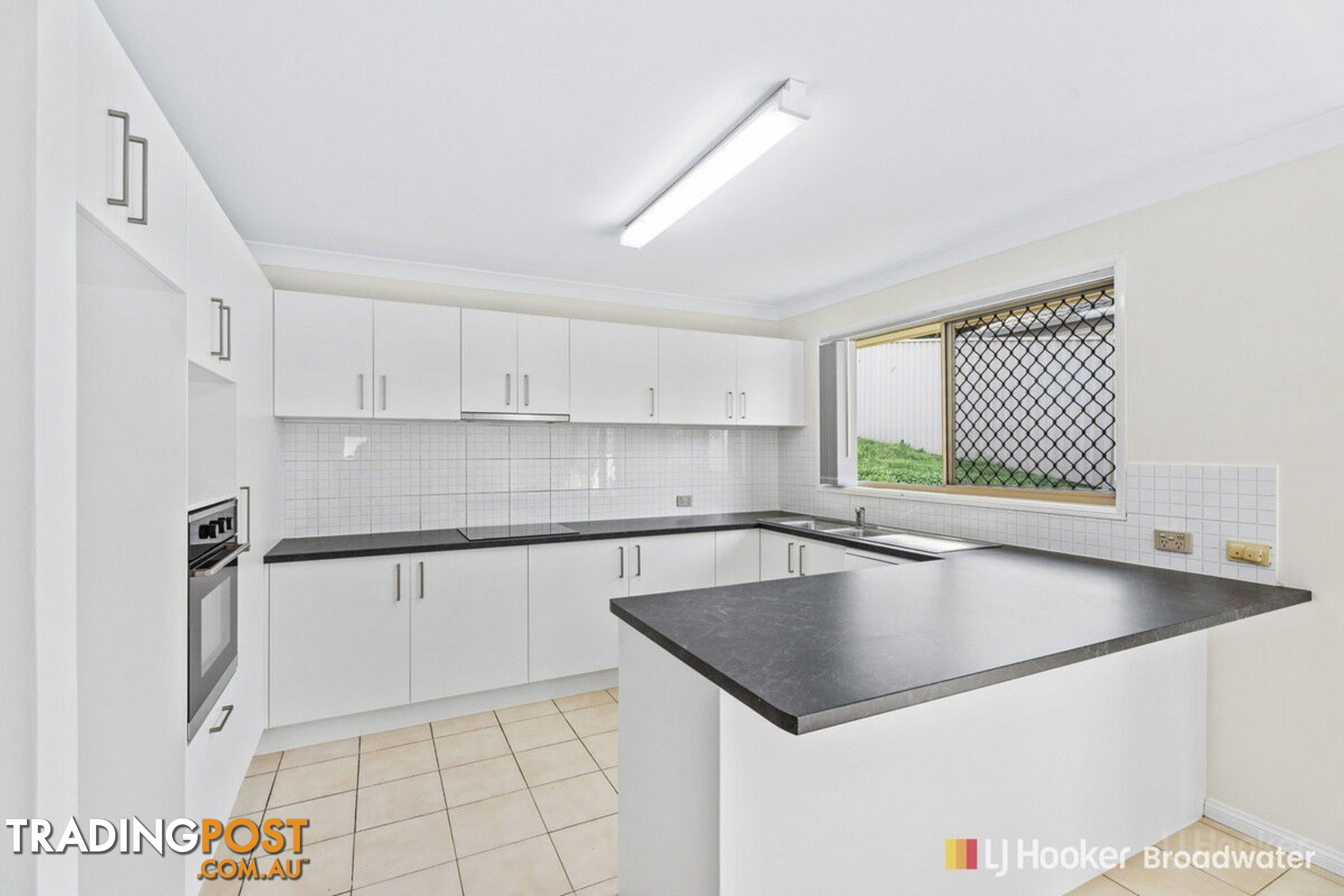 24 Camelot Crescent PARADISE POINT QLD 4216