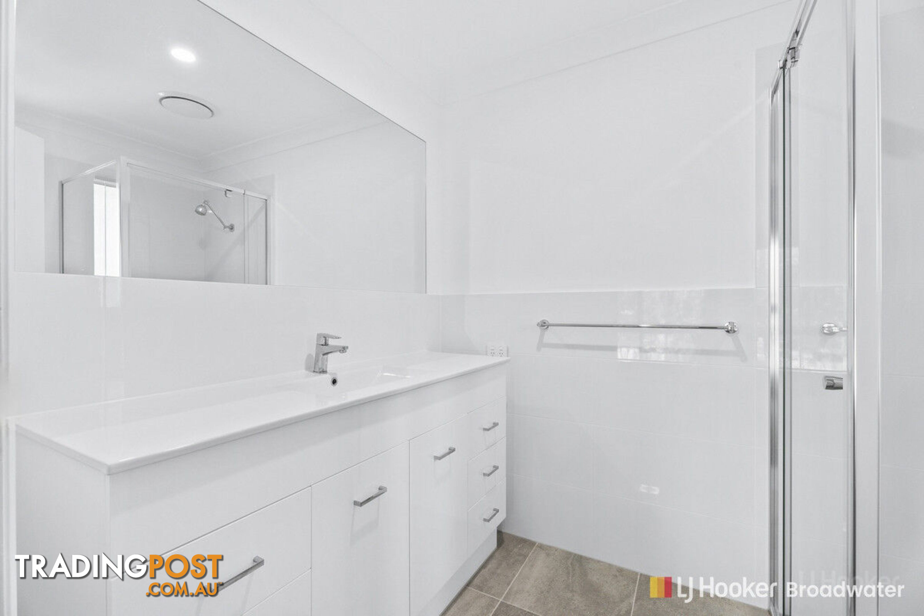 24 Camelot Crescent PARADISE POINT QLD 4216