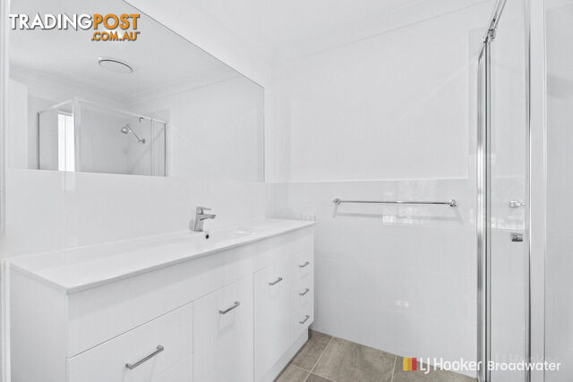 24 Camelot Crescent PARADISE POINT QLD 4216