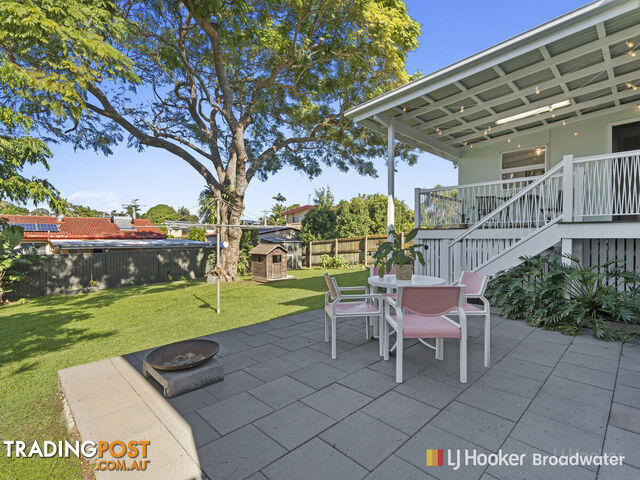 6 Horder Avenue LABRADOR QLD 4215