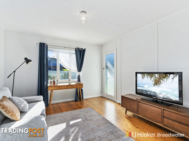 6 Horder Avenue LABRADOR QLD 4215