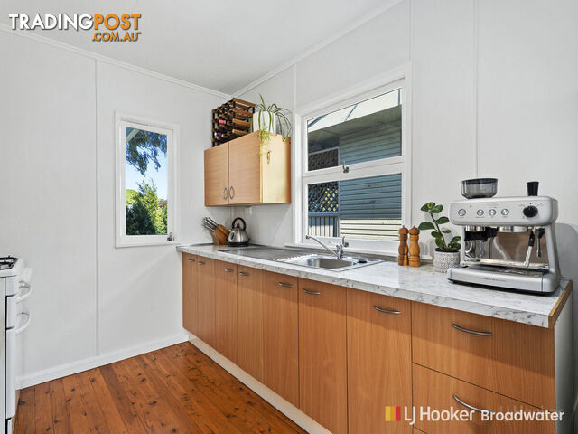 6 Horder Avenue LABRADOR QLD 4215