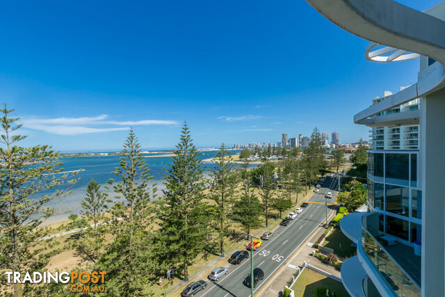 16/204 Marine Parade LABRADOR QLD 4215