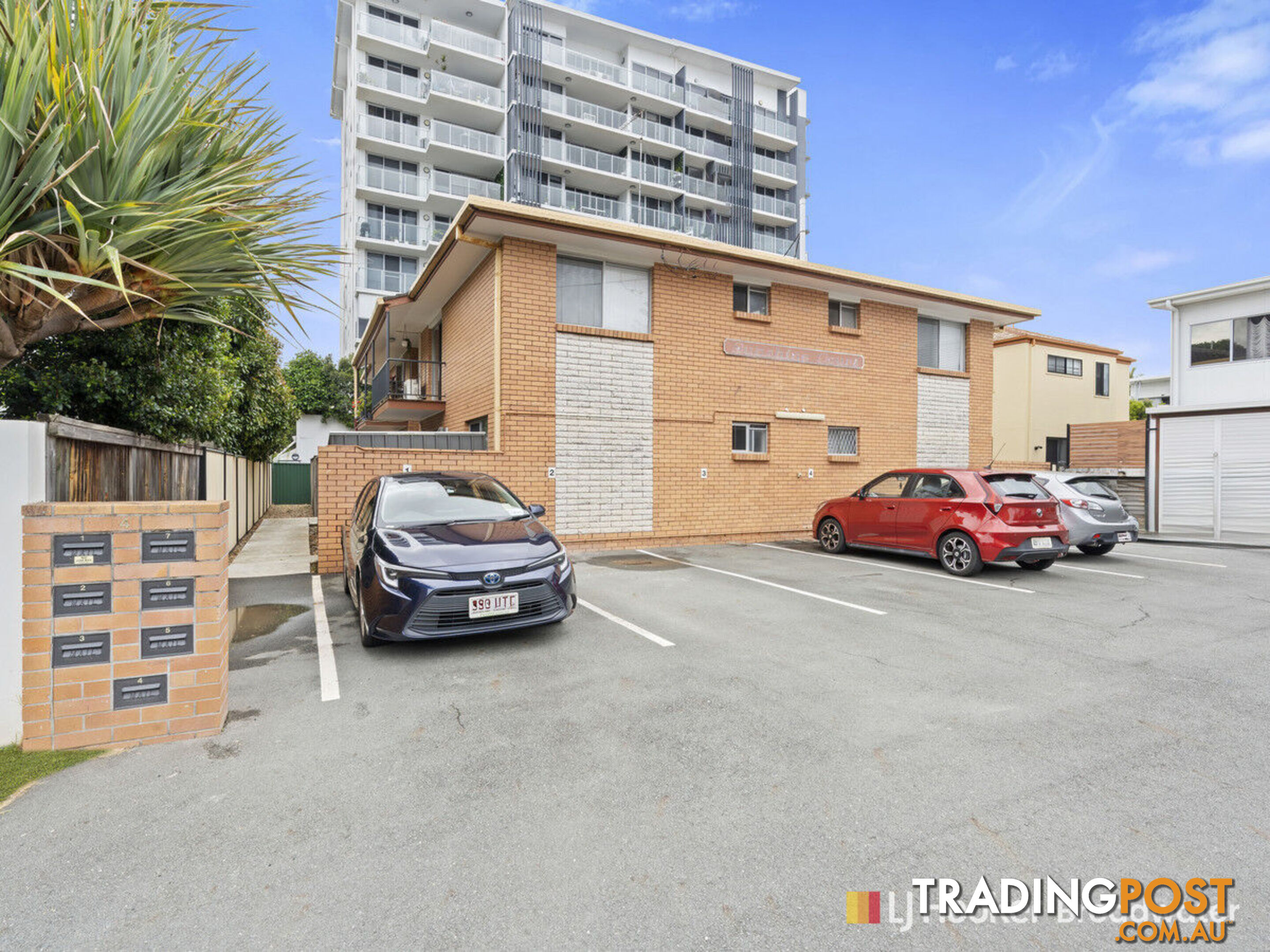 6/4 Sunshine Court LABRADOR QLD 4215