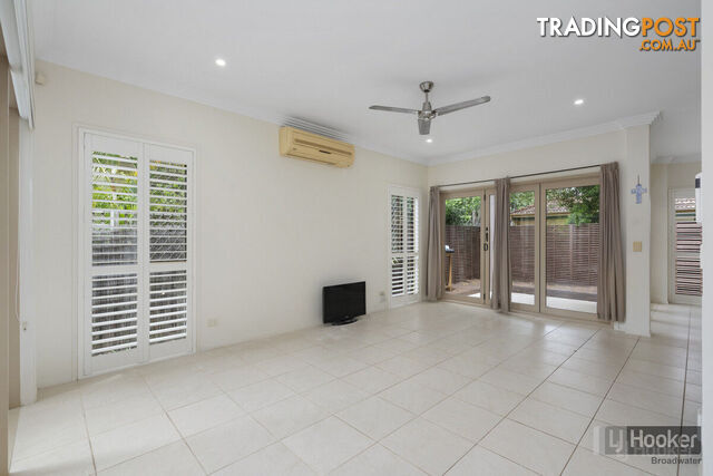 1/56 Bayview Street RUNAWAY BAY QLD 4216