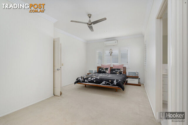 1/56 Bayview Street RUNAWAY BAY QLD 4216