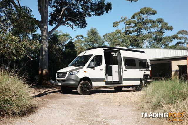 13727 Jabiru J4 AWD - Pebble Grey