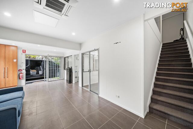 1/4 Flagstone Drive BURLEIGH HEADS QLD 4220 - photo 2 of 10