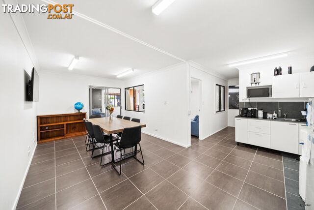 1/4 Flagstone Drive BURLEIGH HEADS QLD 4220 - photo 5 of 10