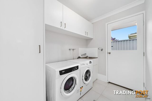 2 Avocado Street ELANORA QLD 4221