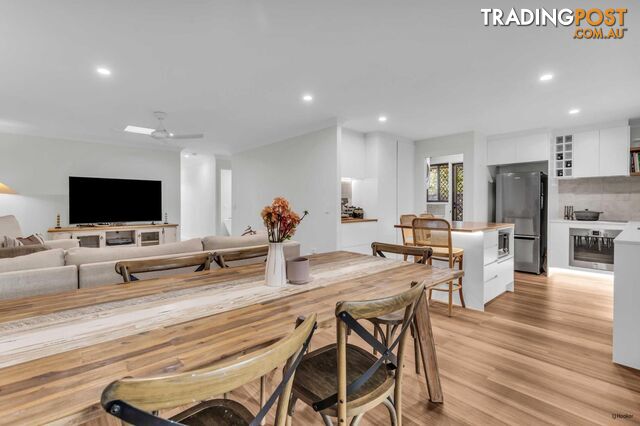2/4 Greenleaf Close BURLEIGH WATERS QLD 4220