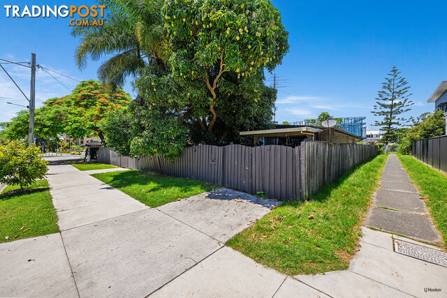 18 & 20 T E Peters Drive BROADBEACH WATERS QLD 4218