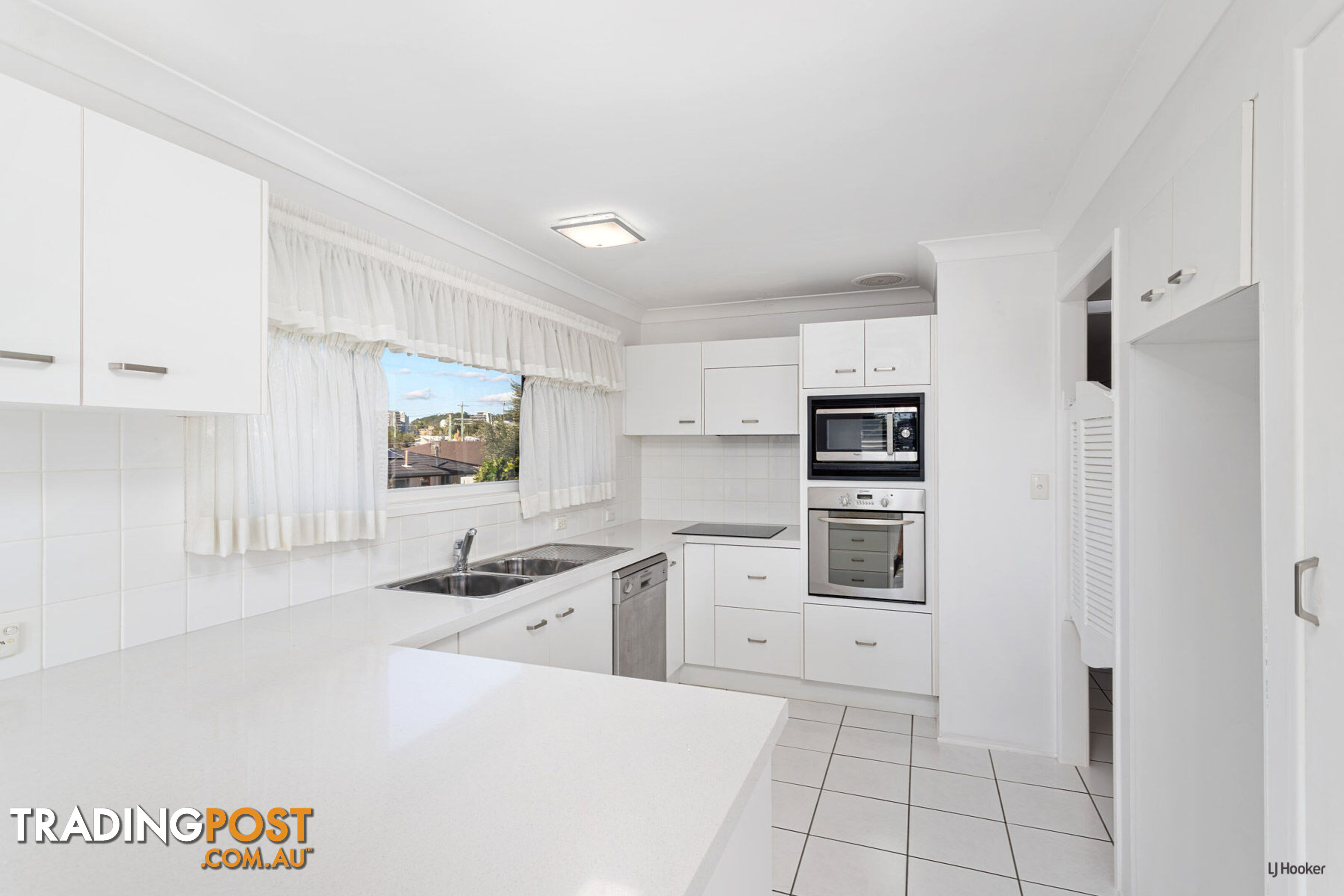 13 Egret Avenue BURLEIGH WATERS QLD 4220