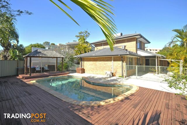12 Currant Street ELANORA QLD 4221 - photo 2 of 25