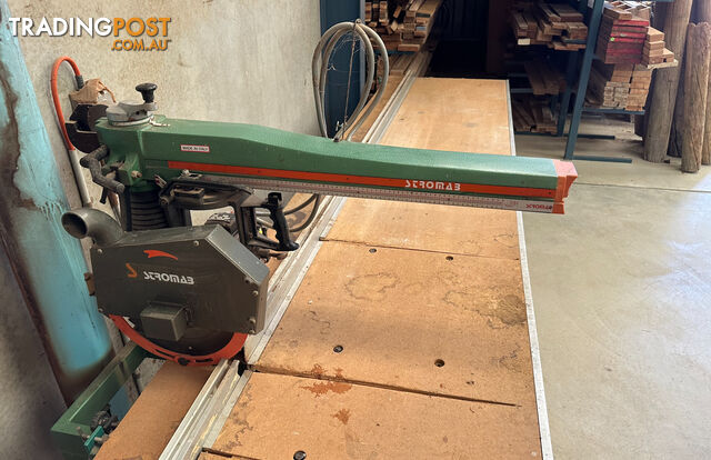 Radial arm Docking Saw