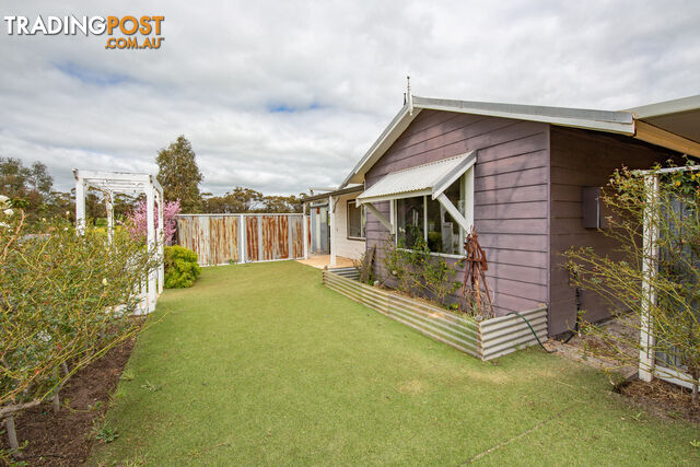 13 Walkey Close Bejoording WA 6566