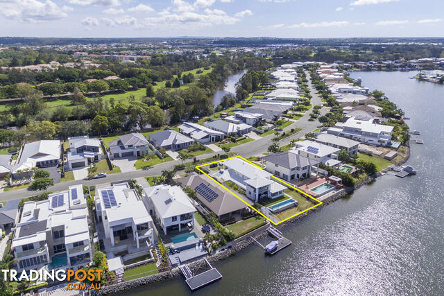 124 The Peninsula HELENSVALE QLD 4212