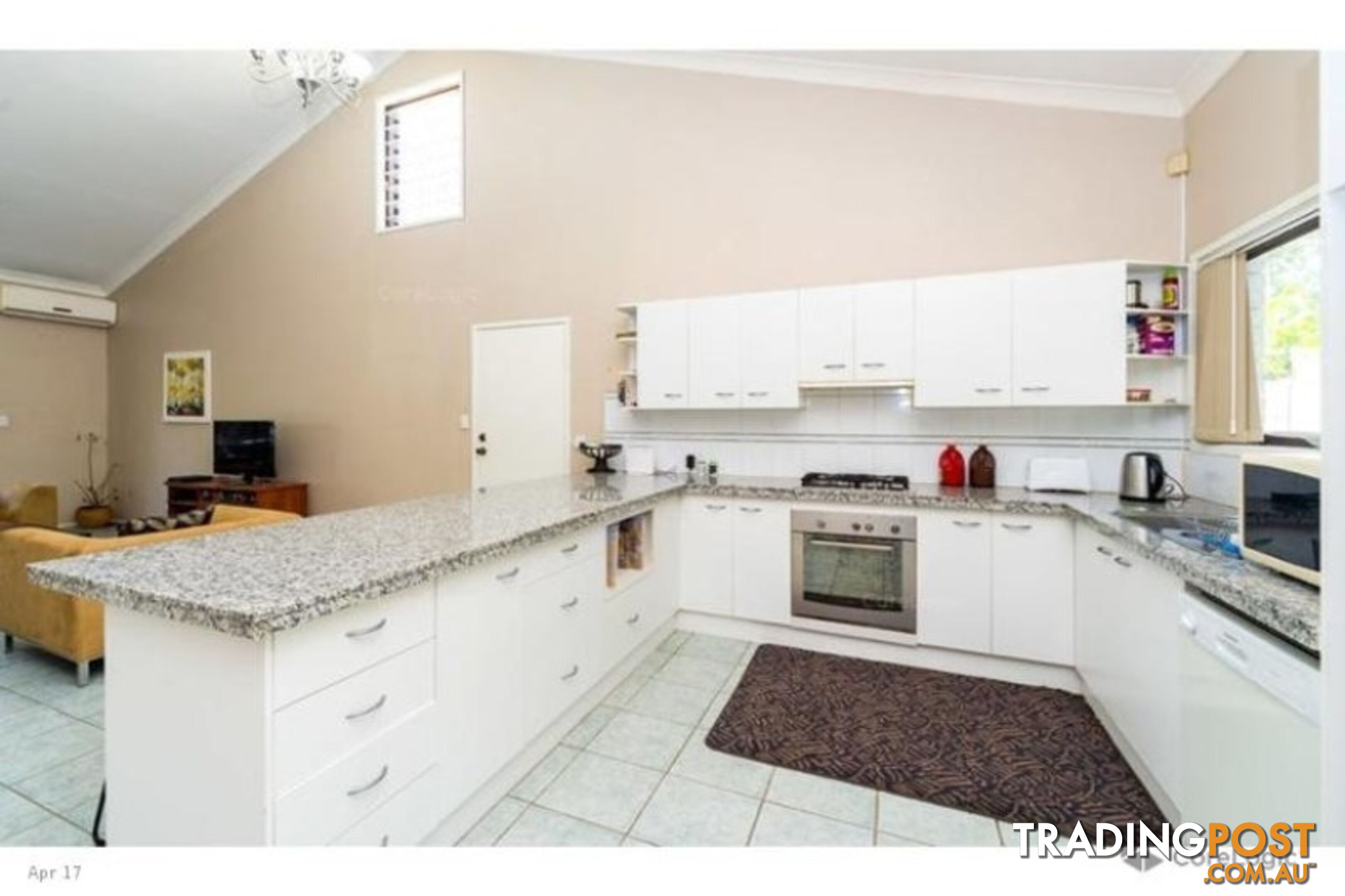 2/140 Oxley Drive PARADISE POINT QLD 4216