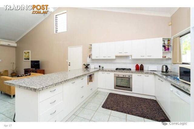 2/140 Oxley Drive PARADISE POINT QLD 4216