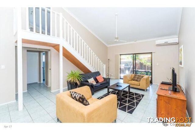 2/140 Oxley Drive PARADISE POINT QLD 4216