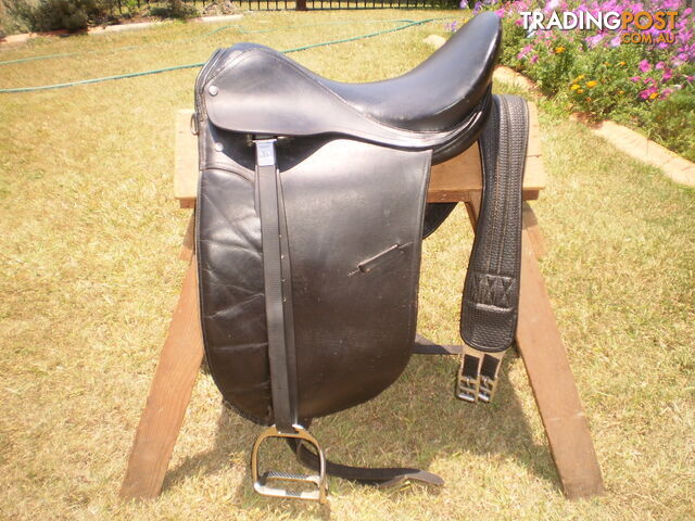 16" Black saddle