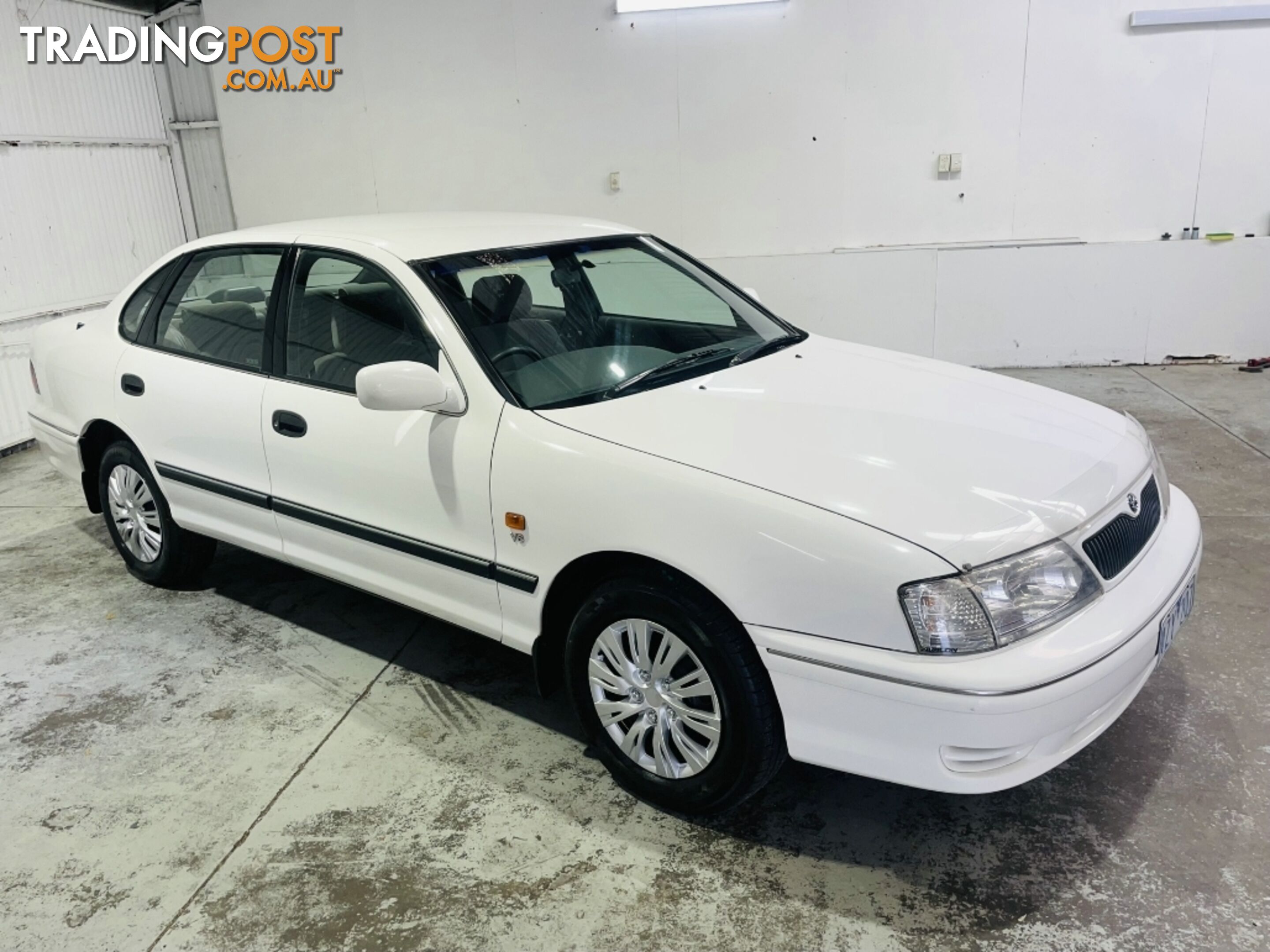 2001  TOYOTA AVALON CSX MCX10R SEDAN