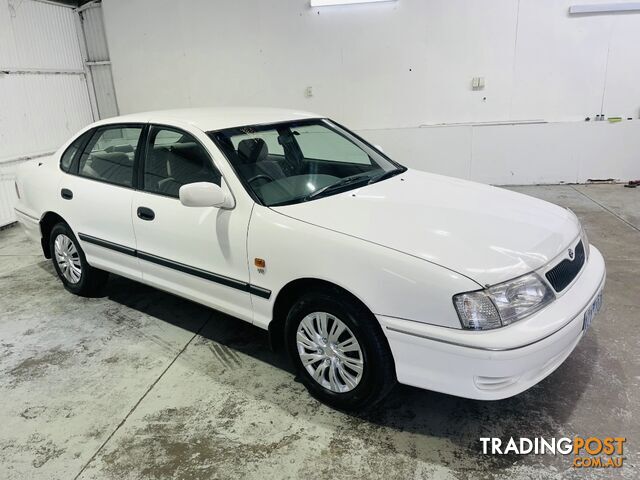 2001  TOYOTA AVALON CSX MCX10R SEDAN