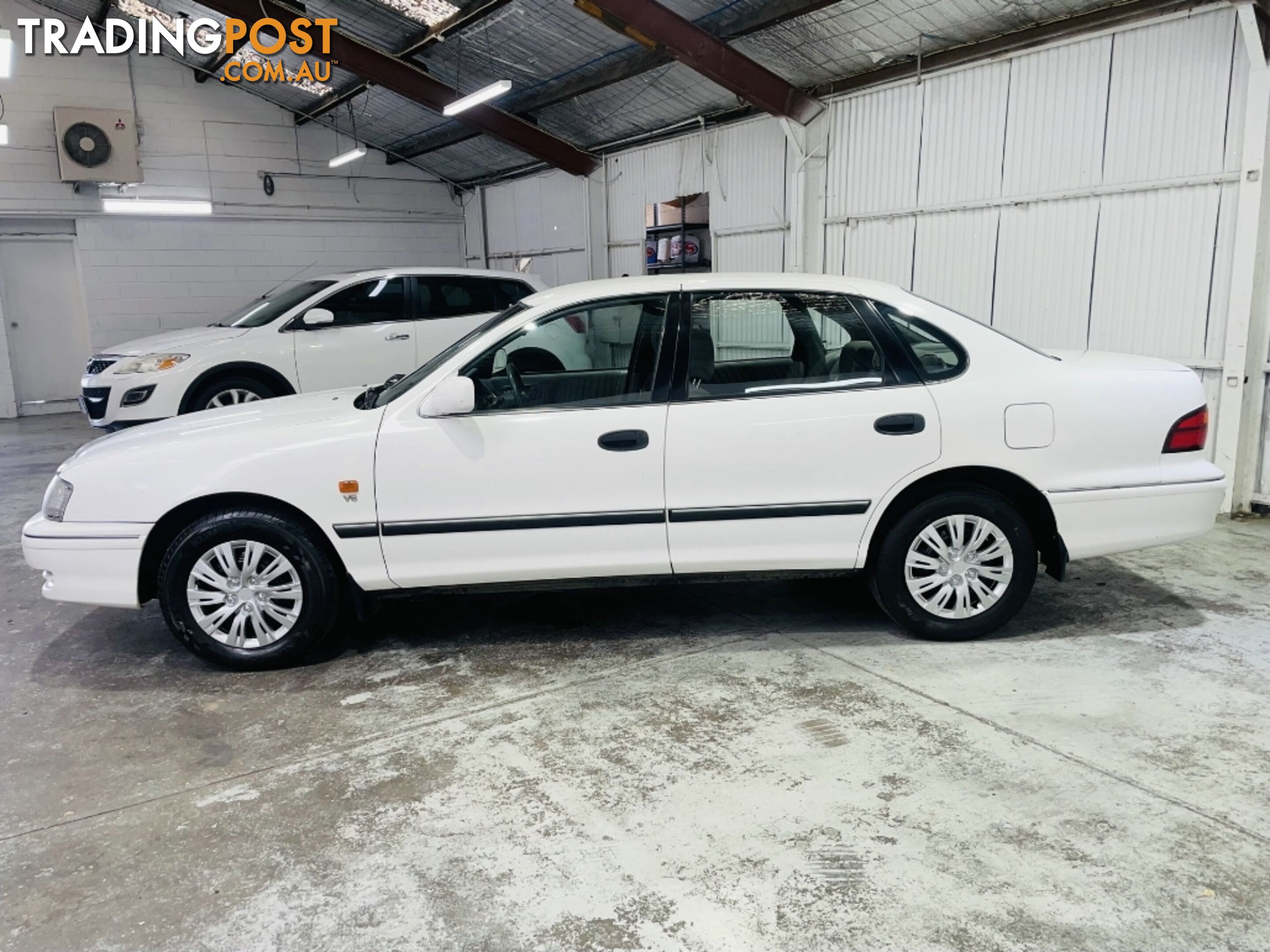 2001  TOYOTA AVALON CSX MCX10R SEDAN