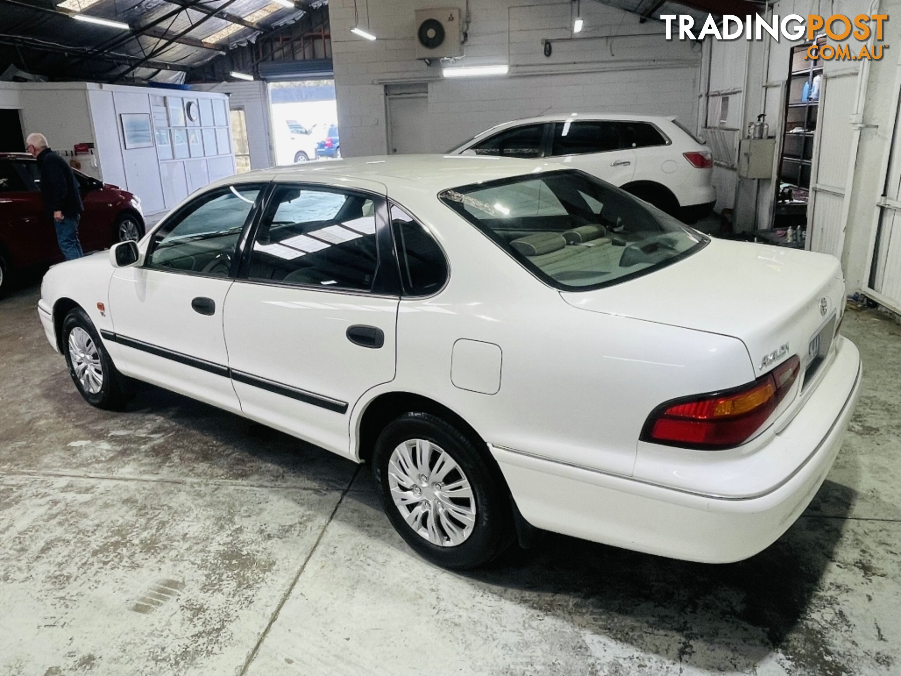 2001  TOYOTA AVALON CSX MCX10R SEDAN