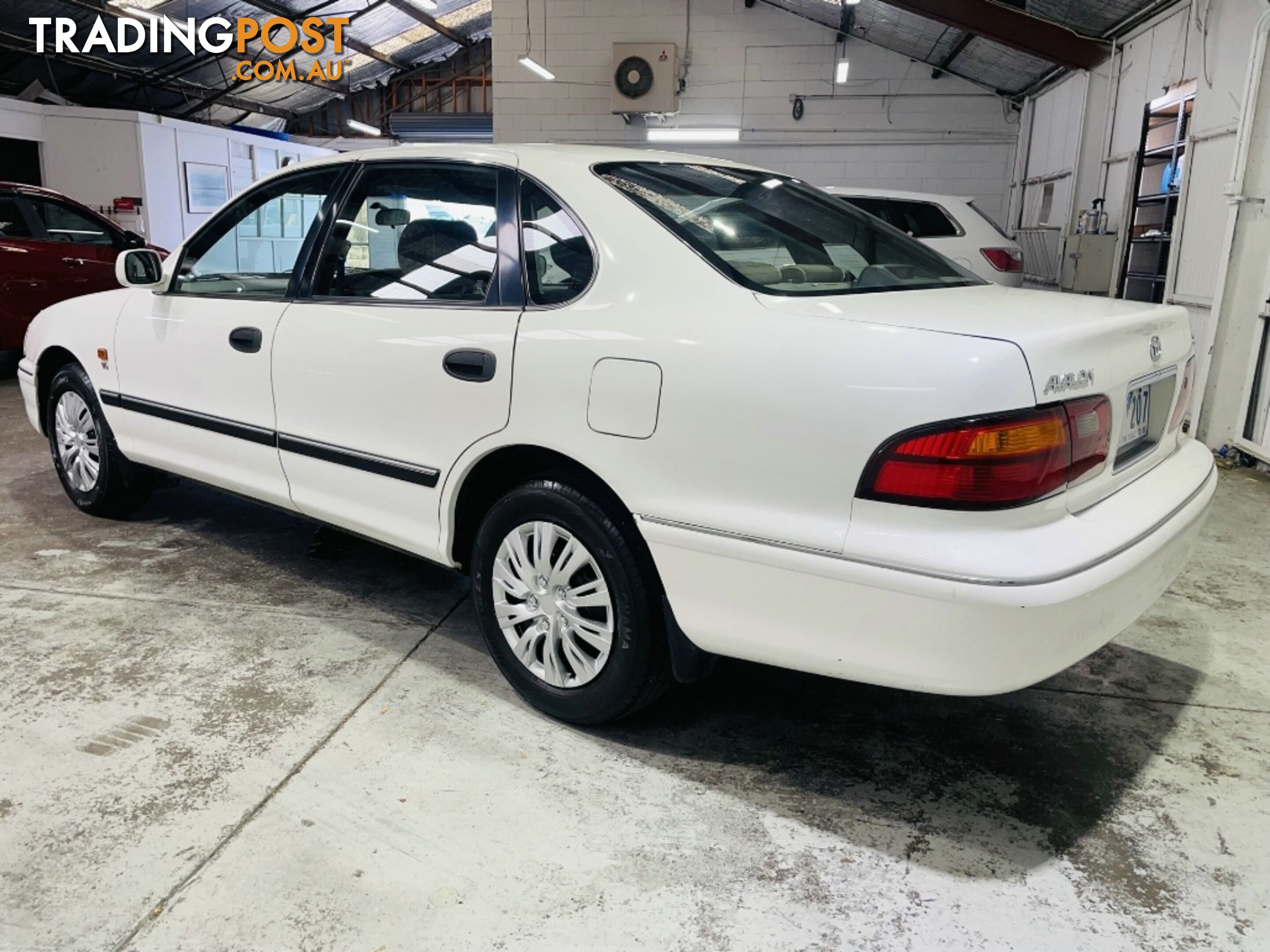 2001  TOYOTA AVALON CSX MCX10R SEDAN