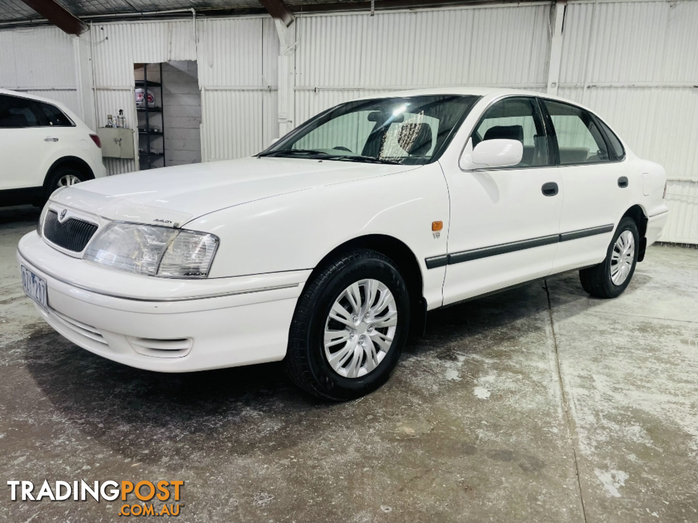 2001  TOYOTA AVALON CSX MCX10R SEDAN