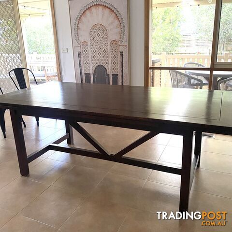 Freedom Extendable Dining Table