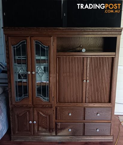 Broyhill Multi-Functional Audio/Video Wall Cabinet with AKAI Audio
