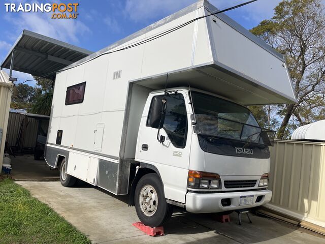 Isuzu 1998 with a Winnebago house - photo 2 of 15