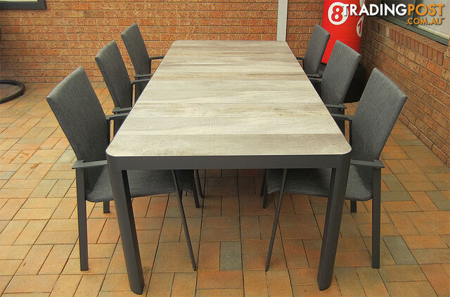 Outdoor Dinning Table and 6 Seat + Protective Weather Cover