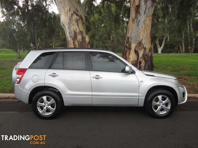 2013 Suzuki Grand Vitara JBMY13 URBAN Wagon Automatic - photo 2 of 30