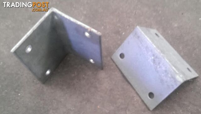 STEEL METAL BASE PLATE 100x100X5MM PUNCHED WITH 4x14mm HOLES