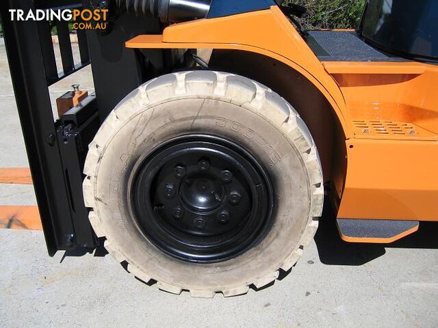 ** RENT NOW ** Forklift-TOYOTA 02-7FG40 LPG - photo 4 of 6