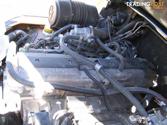 ** RENT NOW ** Forklift-TOYOTA 02-7FG40 LPG - photo 2 of 6
