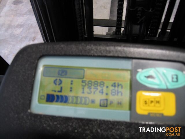 ** RENT NOW ** Toyota 3 Wheeled battery/electric forklift in Excellent condition - photo 4 of 4