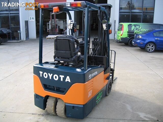 ** RENT NOW ** Toyota 3 Wheeled battery/electric forklift in Excellent condition - photo 2 of 4